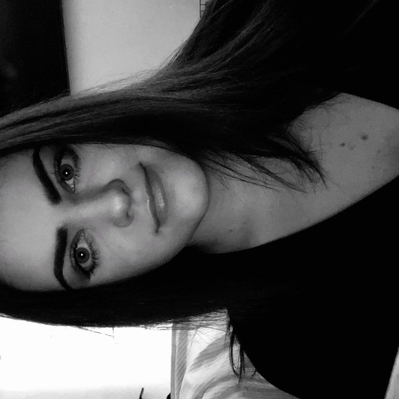 Meet your Posher, Francesca - Picture 1 of 1